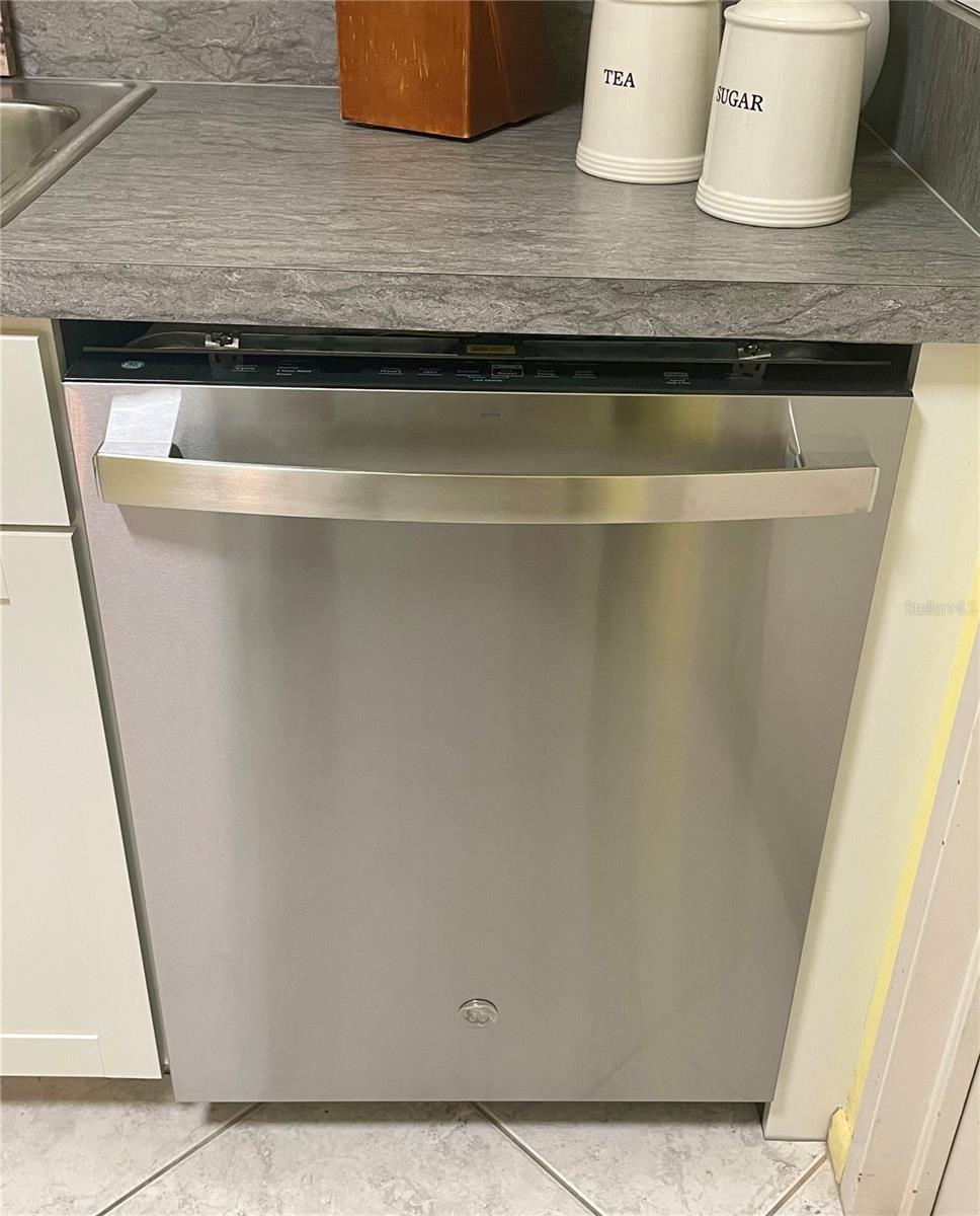 Image 24 of 95 For 1224 Peninsula Drive 304