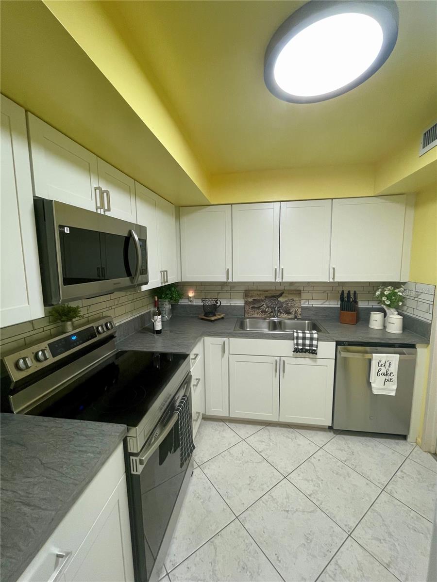 Image 25 of 95 For 1224 Peninsula Drive 304