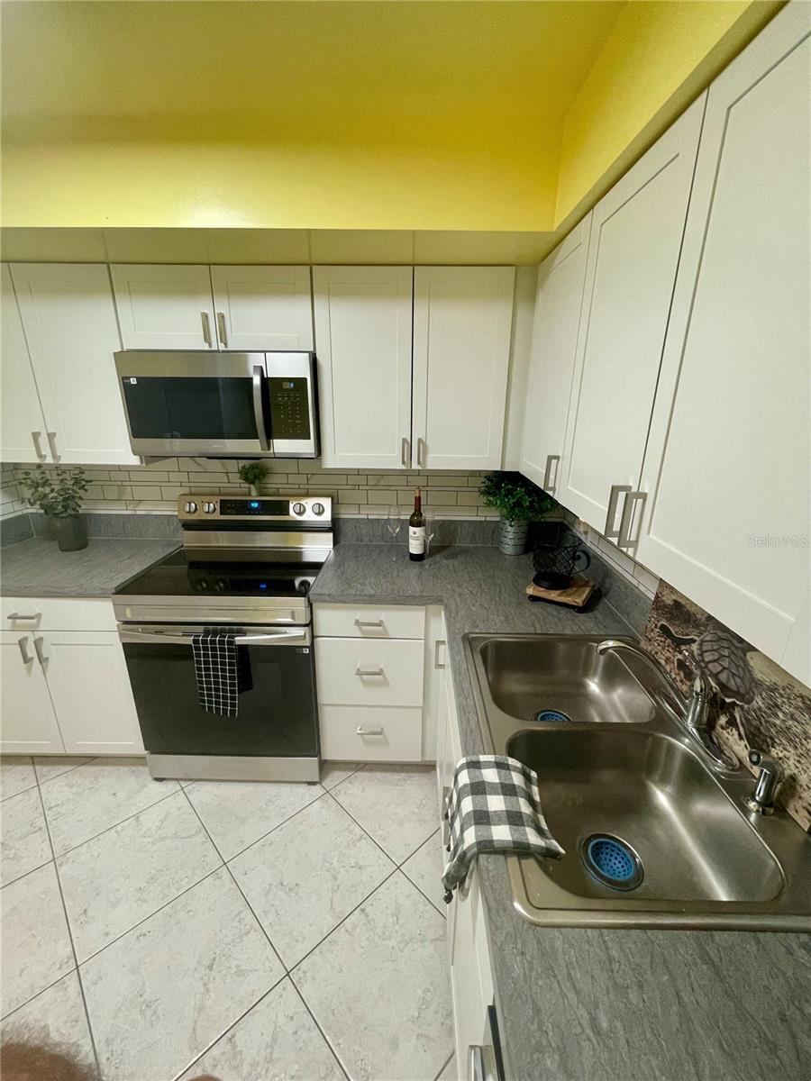 Image 26 of 95 For 1224 Peninsula Drive 304