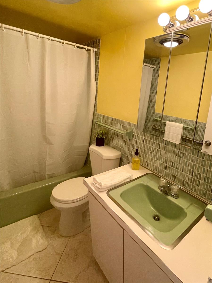 Image 30 of 95 For 1224 Peninsula Drive 304