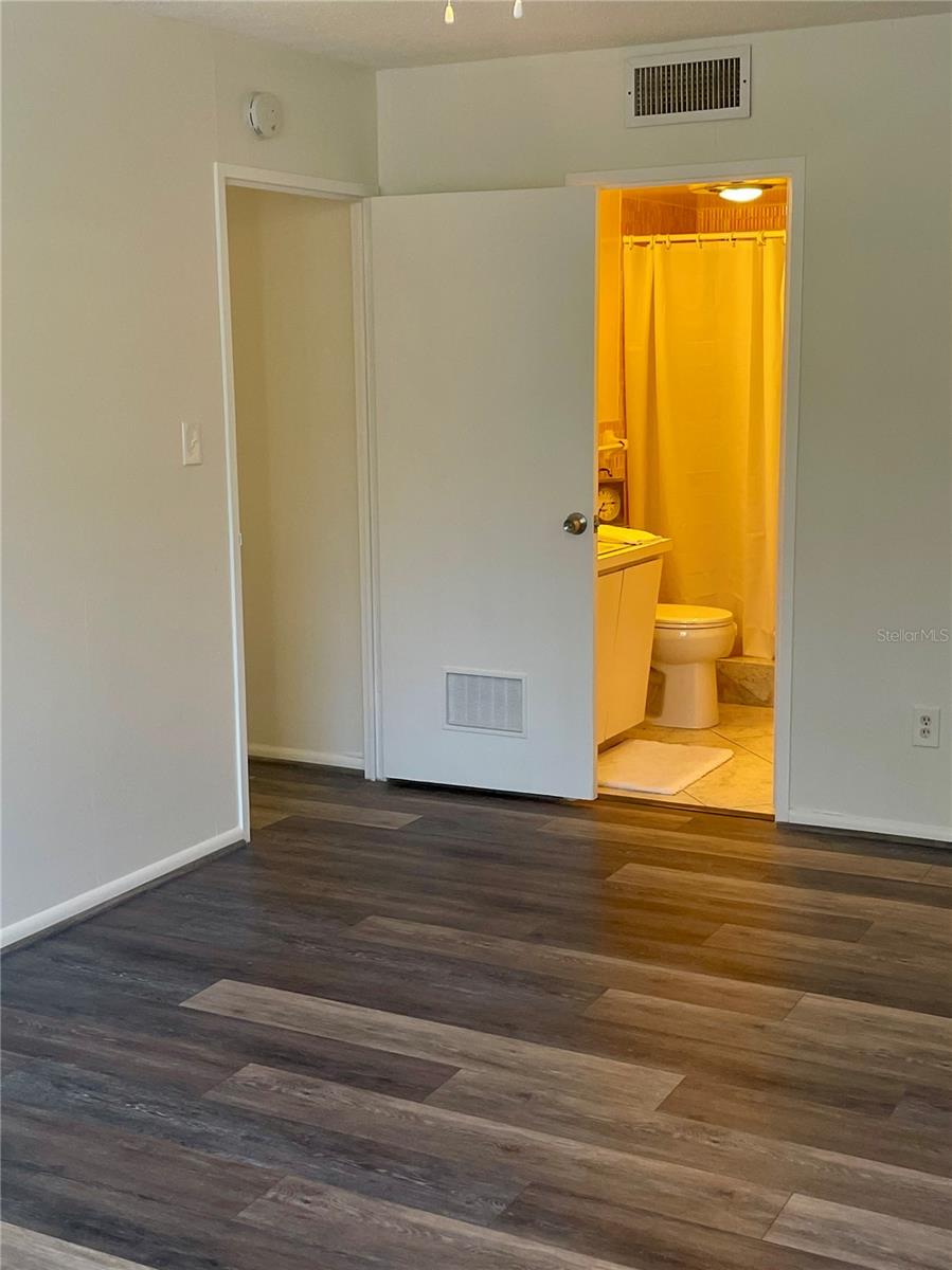 Image 36 of 95 For 1224 Peninsula Drive 304