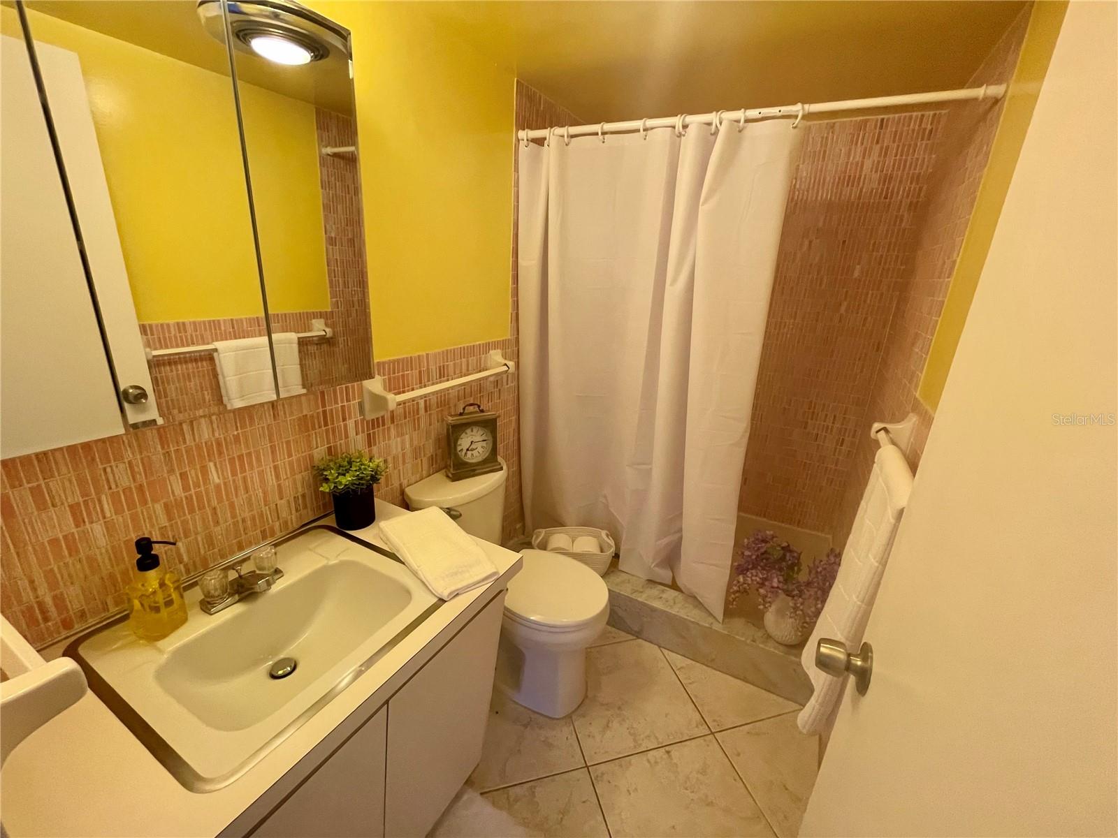 Image 38 of 95 For 1224 Peninsula Drive 304