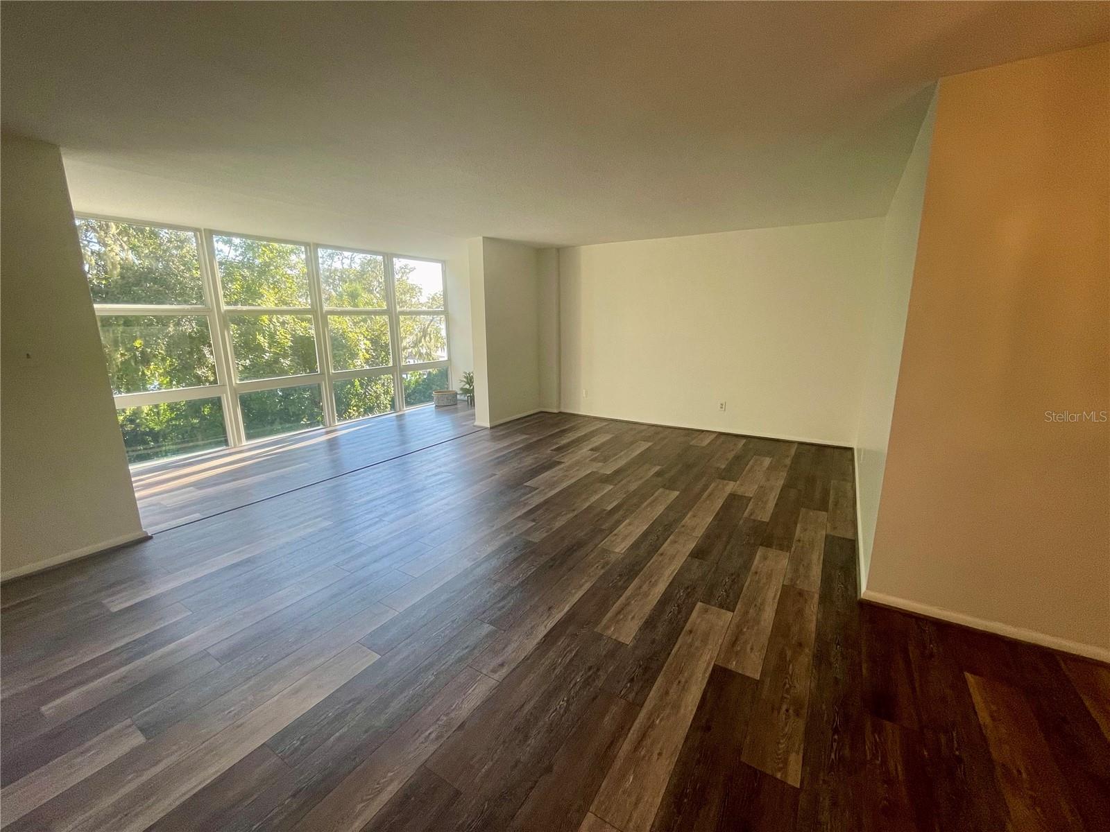 Image 9 of 95 For 1224 Peninsula Drive 304