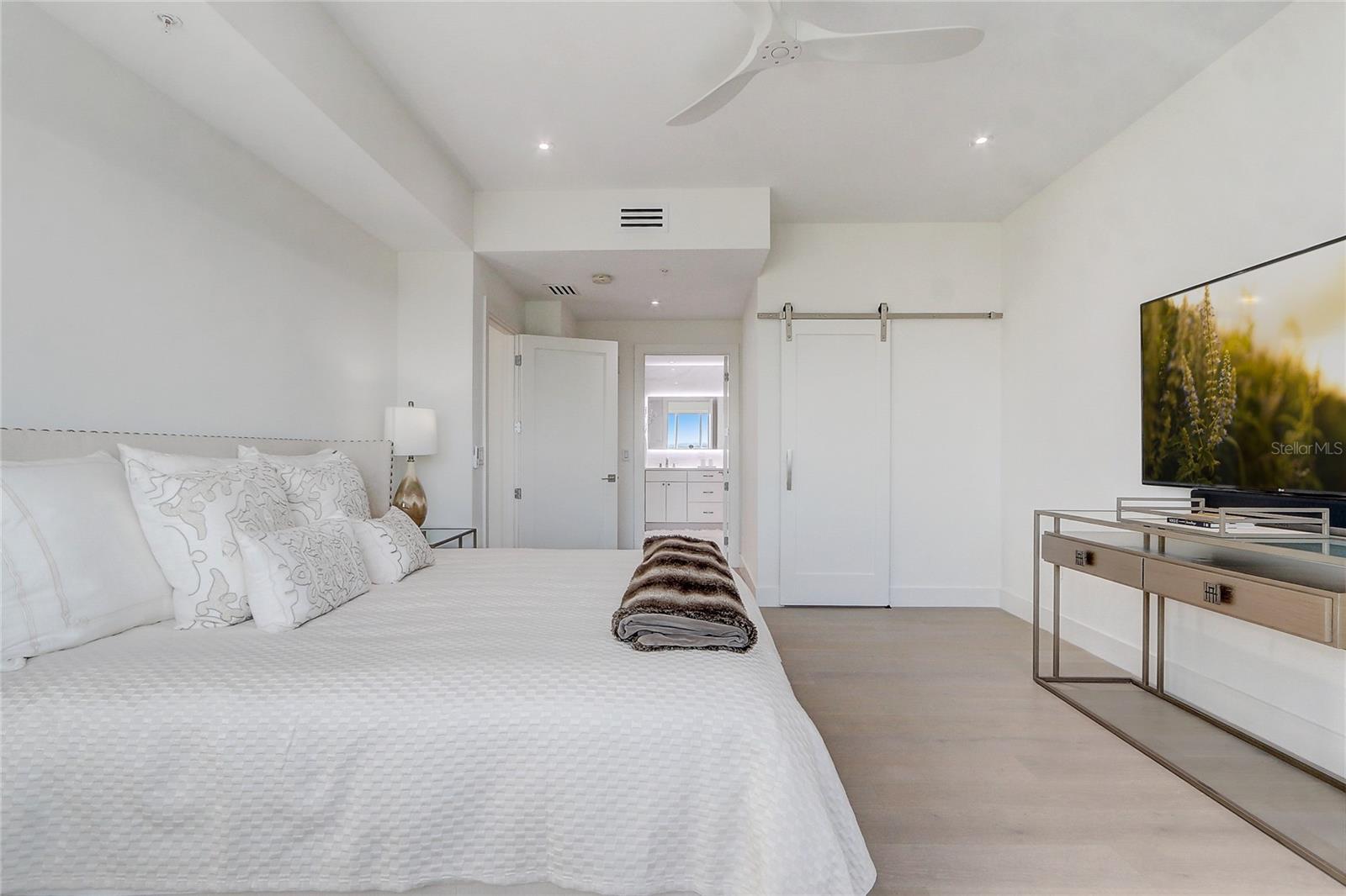 Image 19 of 61 For 100 Eola Drive 1614