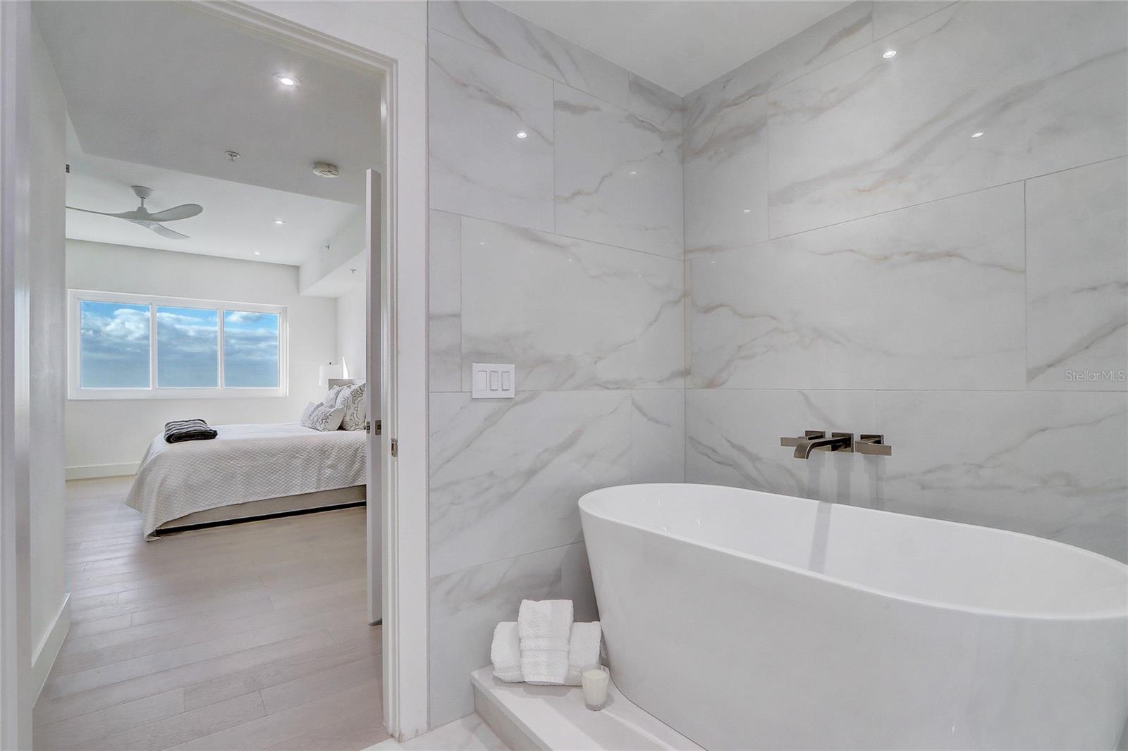 Image 24 of 61 For 100 Eola Drive 1614