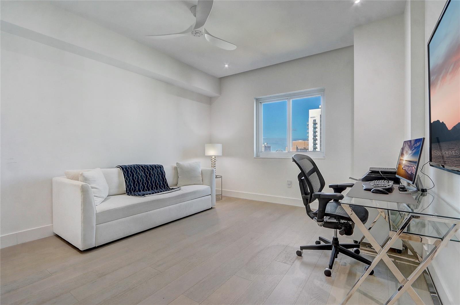 Image 25 of 61 For 100 Eola Drive 1614