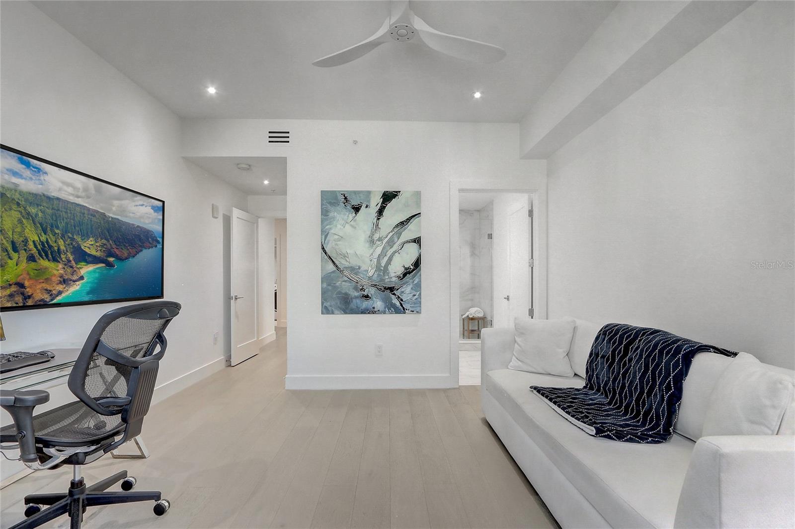 Image 26 of 61 For 100 Eola Drive 1614