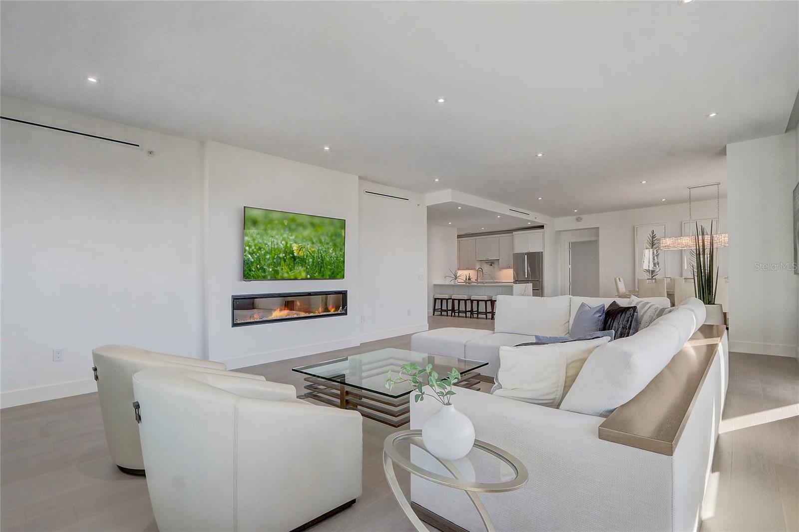 Image 9 of 61 For 100 Eola Drive 1614