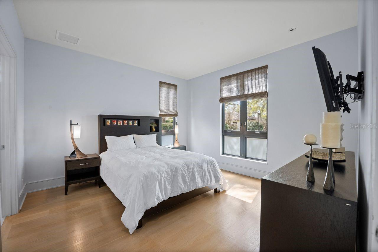 Image 18 of 47 For 1411 Nottingham Street