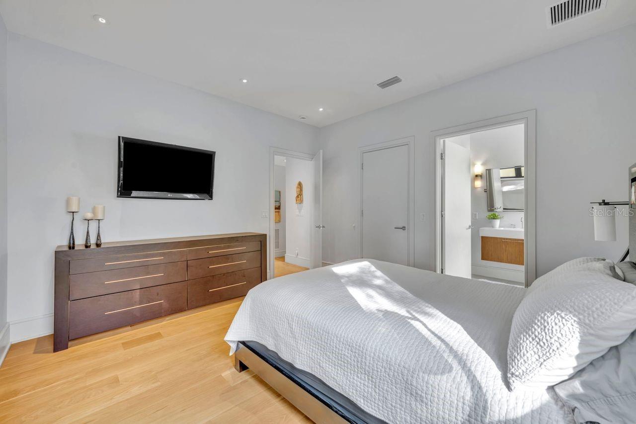 Image 19 of 47 For 1411 Nottingham Street