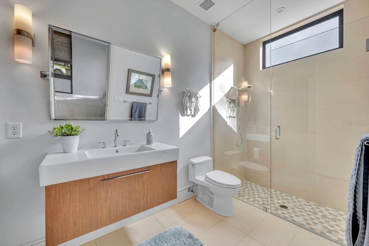 Image 20 of 47 For 1411 Nottingham Street