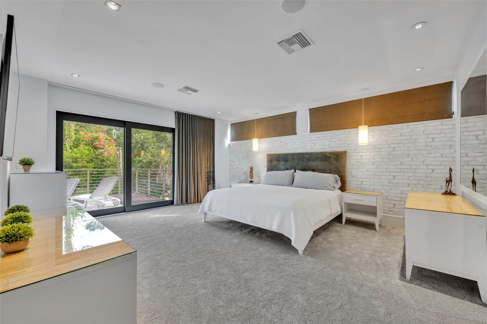 Image 24 of 47 For 1411 Nottingham Street