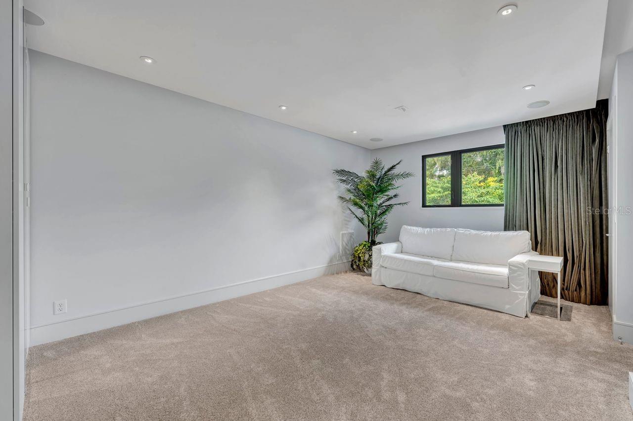 Image 29 of 47 For 1411 Nottingham Street