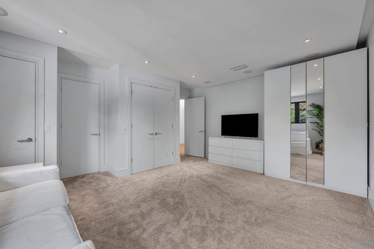 Image 30 of 47 For 1411 Nottingham Street