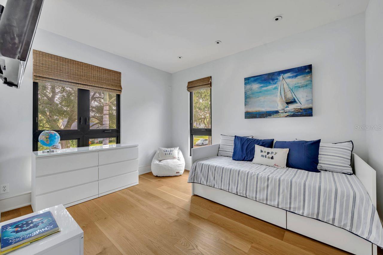 Image 31 of 47 For 1411 Nottingham Street