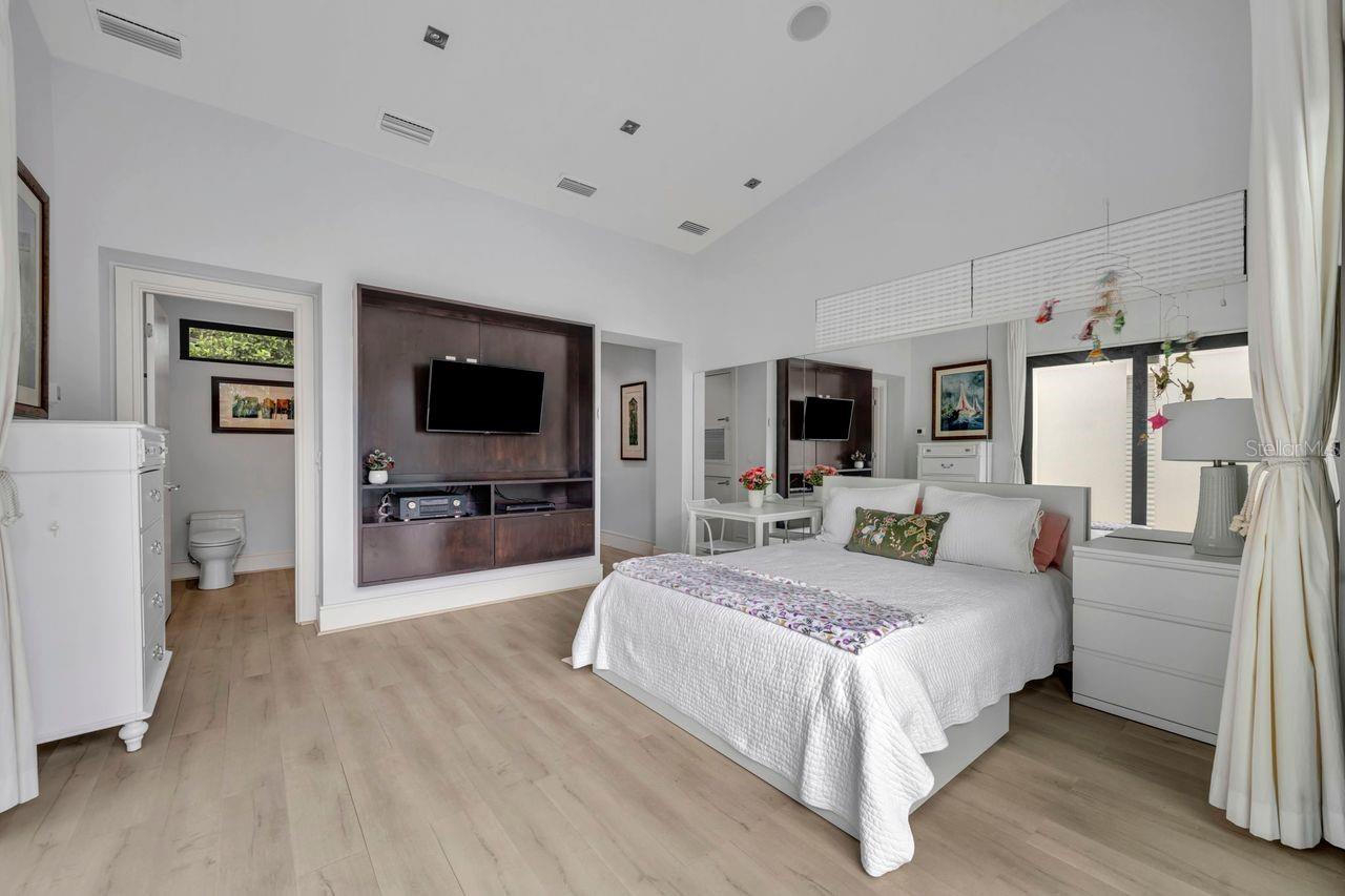 Image 43 of 47 For 1411 Nottingham Street