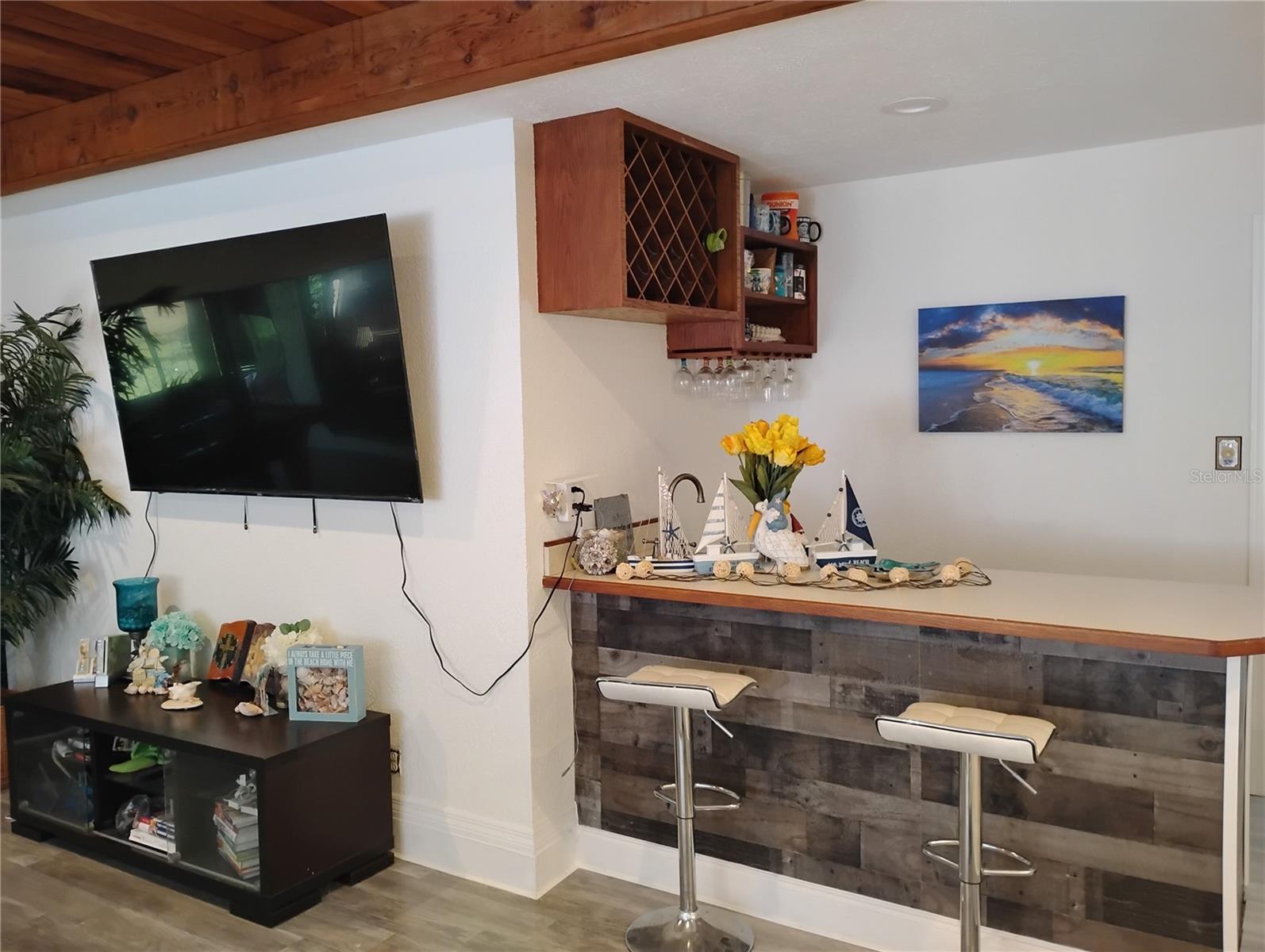 Image 21 of 42 For 17 Huntley Court