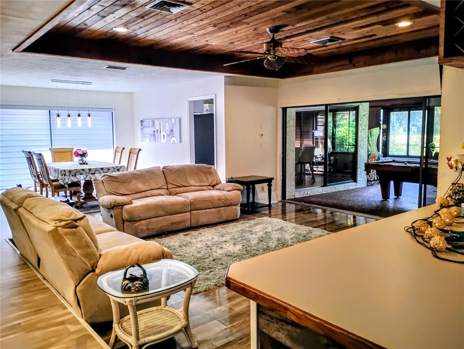 Image 23 of 42 For 17 Huntley Court