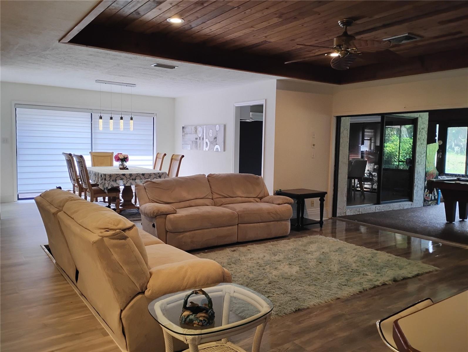 Image 26 of 42 For 17 Huntley Court