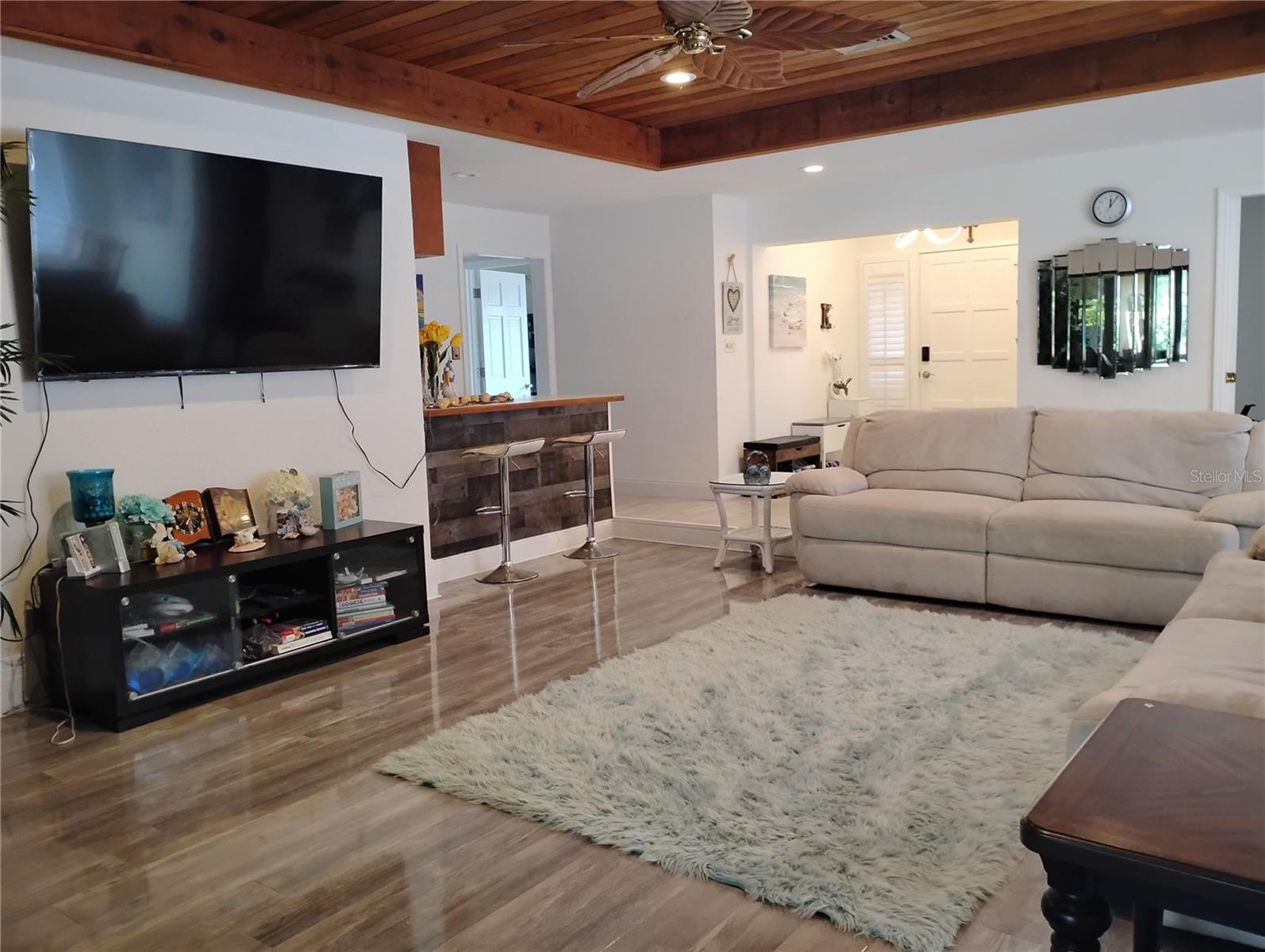 Image 28 of 42 For 17 Huntley Court