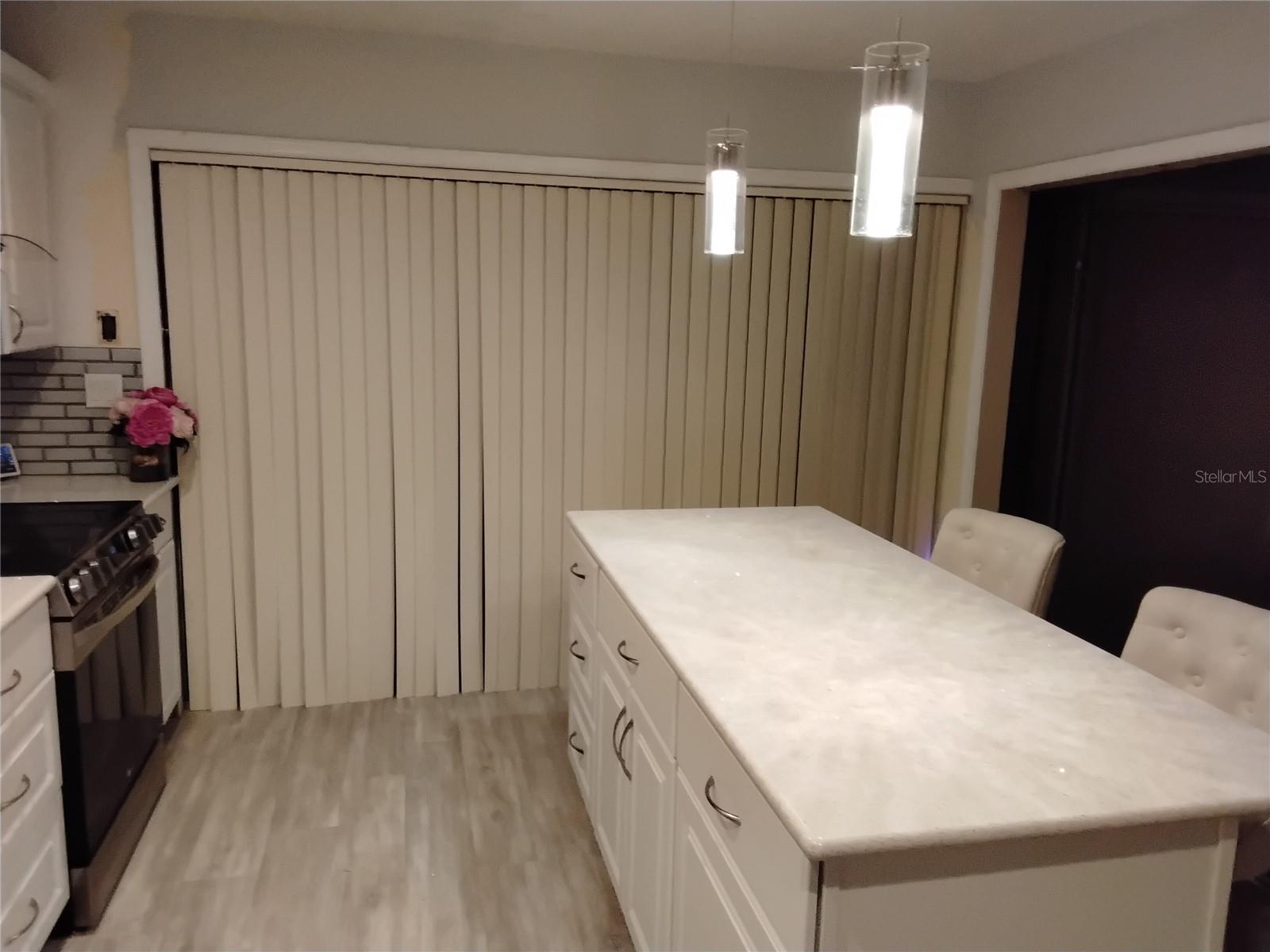 Image 37 of 42 For 17 Huntley Court