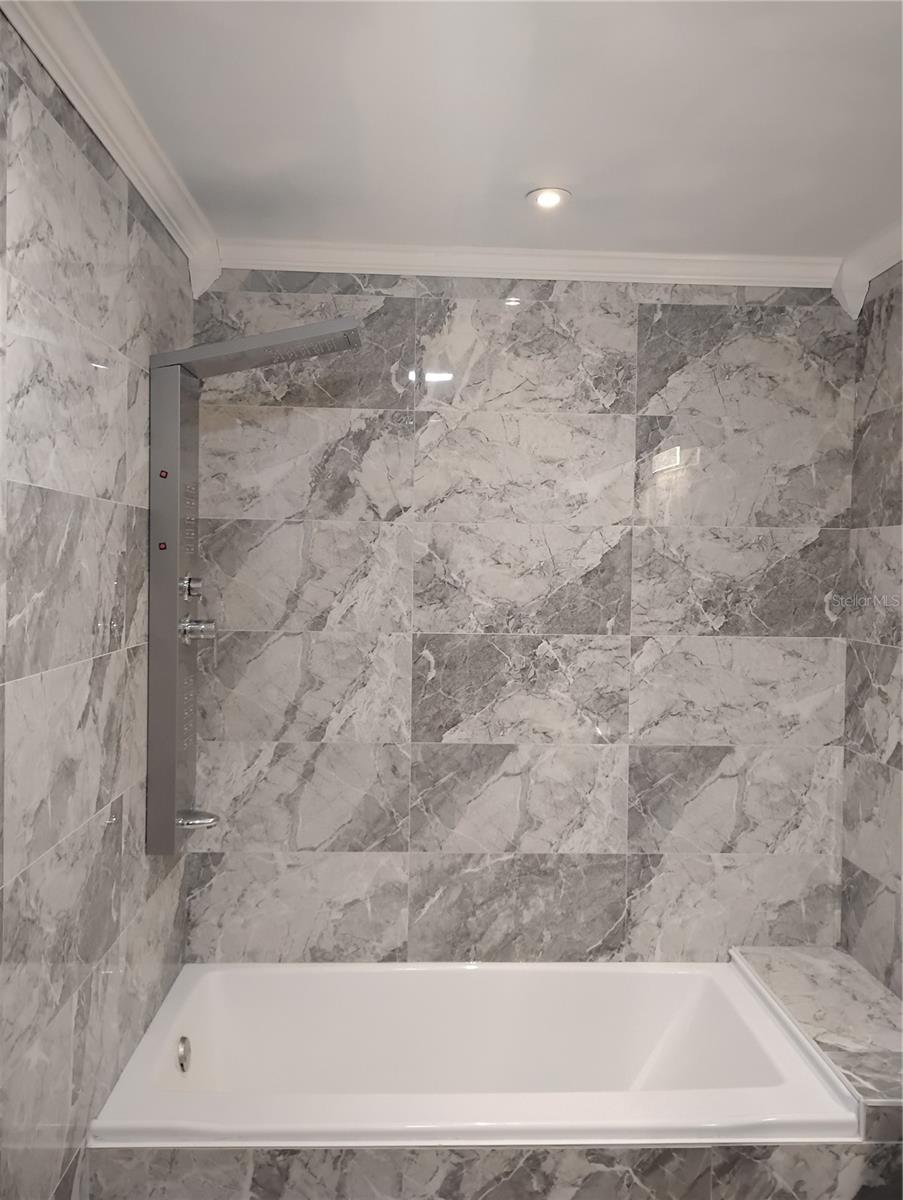 Image 4 of 42 For 17 Huntley Court