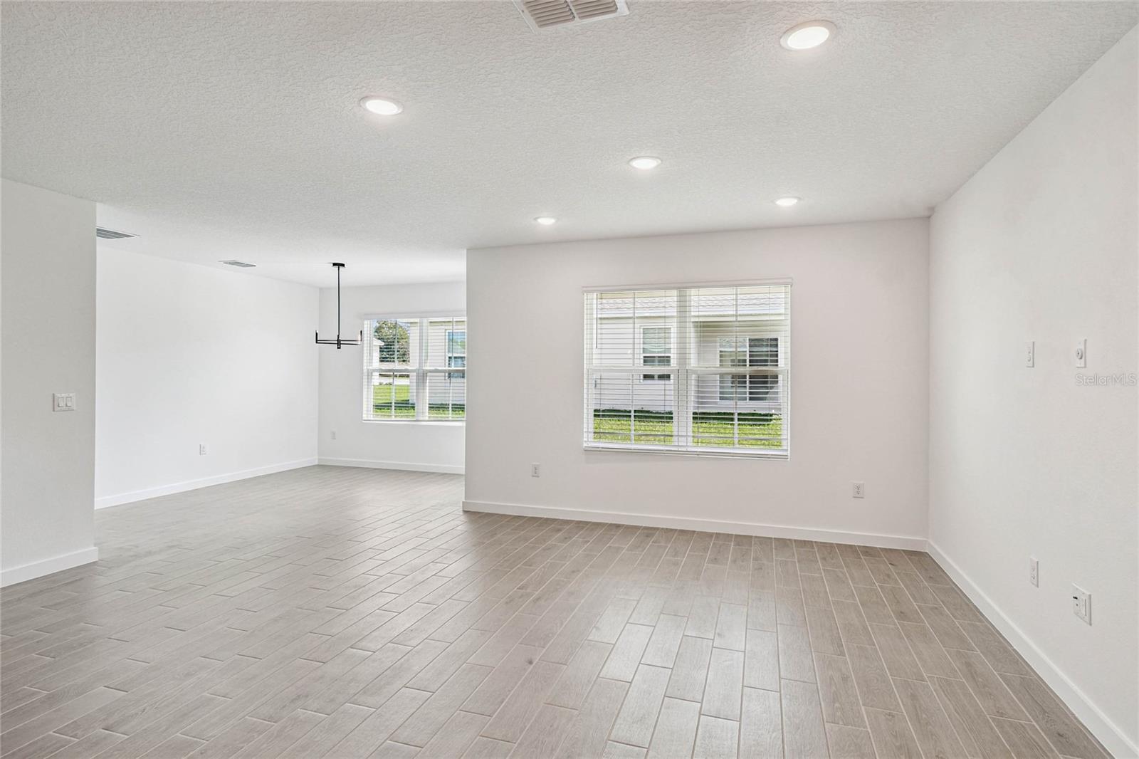 Image 17 of 40 For 8241 Wakefield