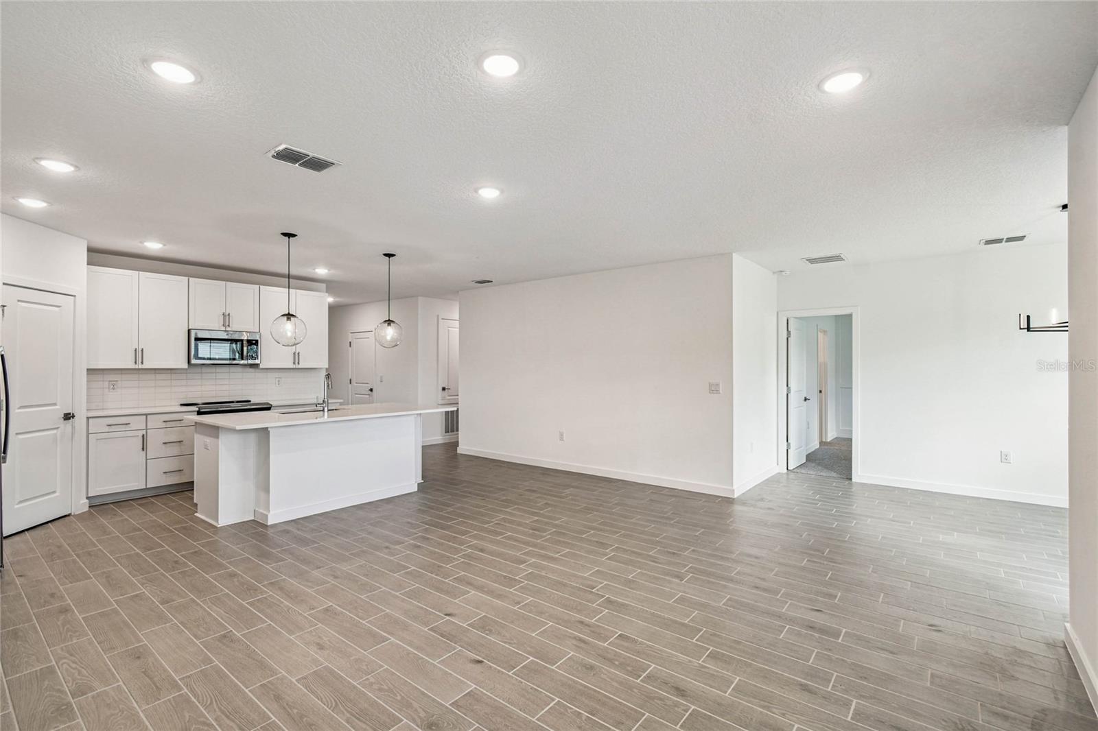 Image 18 of 40 For 8241 Wakefield