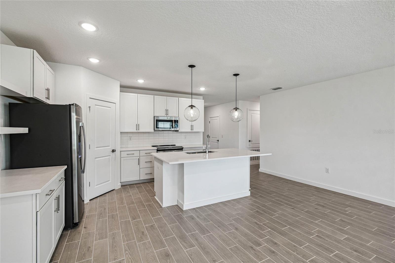 Image 23 of 40 For 8241 Wakefield