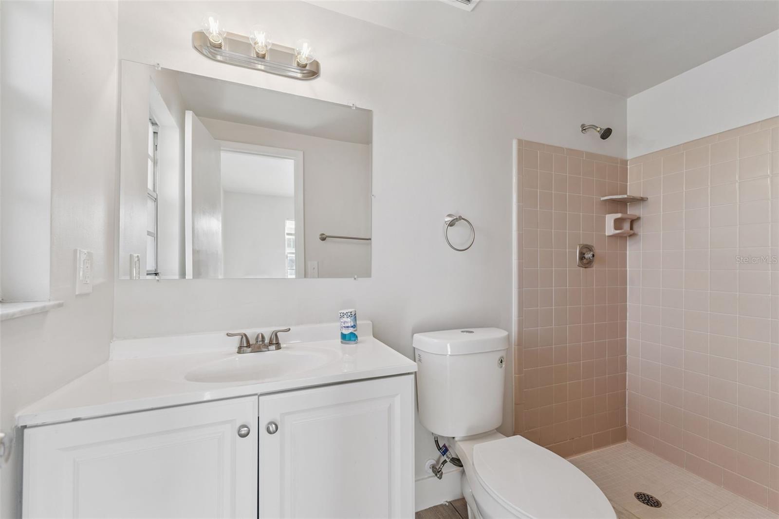 Image 13 of 35 For 1652 Paradise Lane