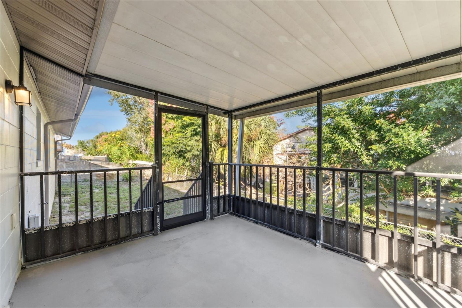 Image 28 of 35 For 1652 Paradise Lane