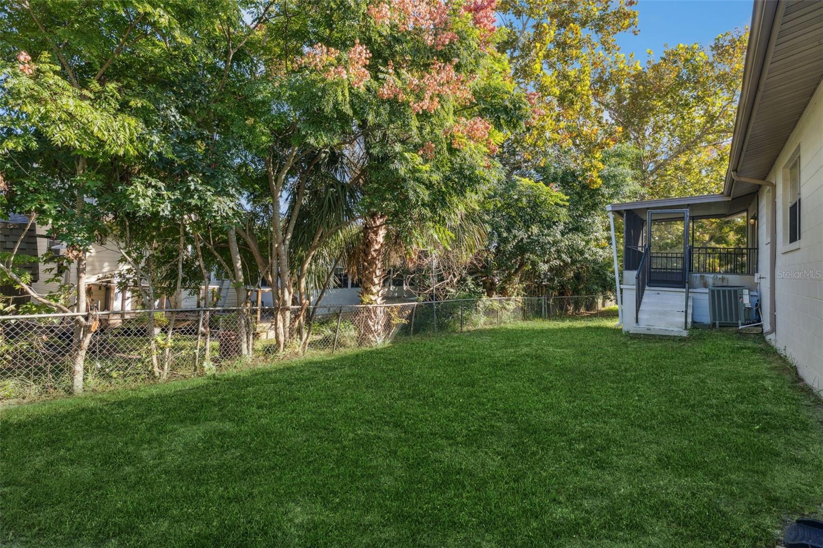 Image 33 of 35 For 1652 Paradise Lane