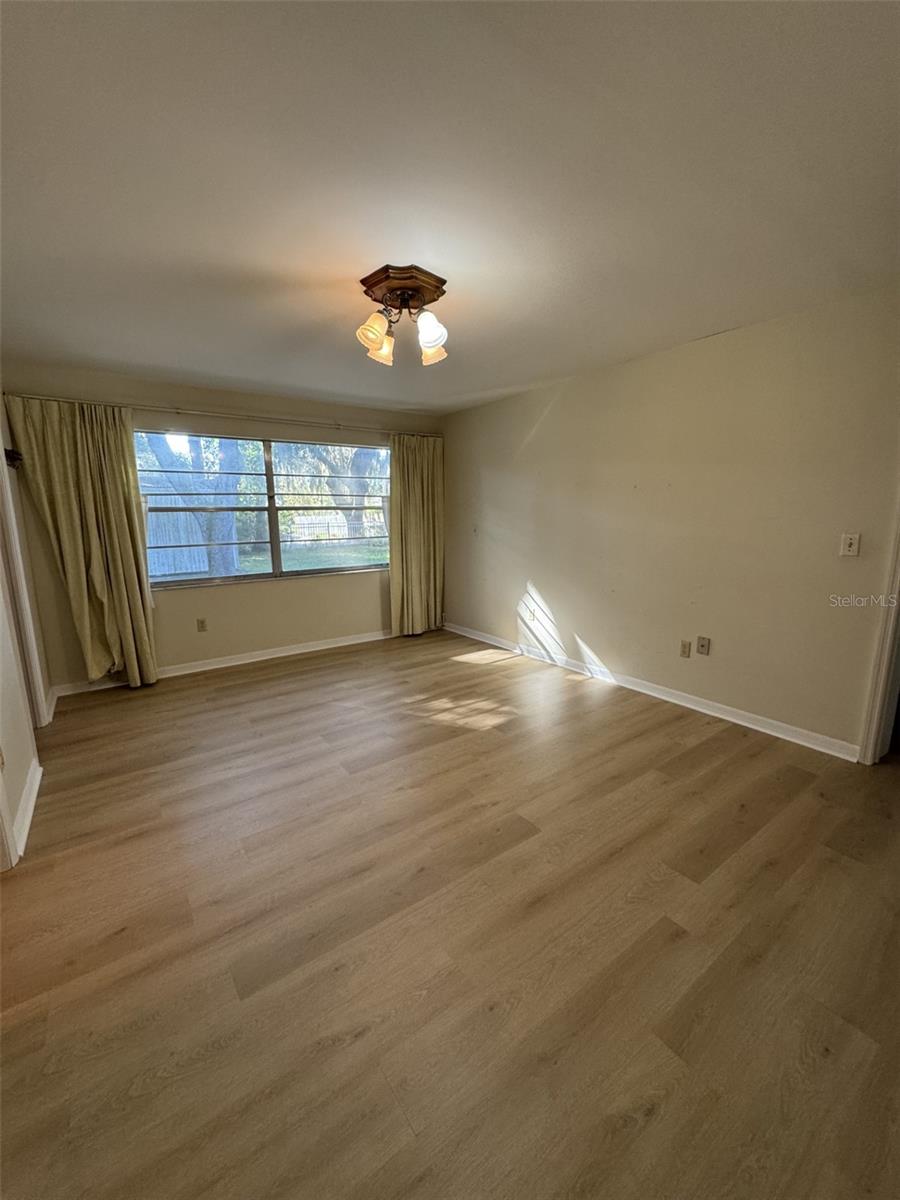 Image 17 of 34 For 518 Oak Lane