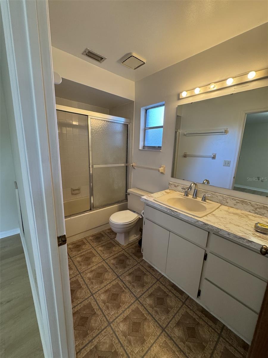 Image 18 of 34 For 518 Oak Lane