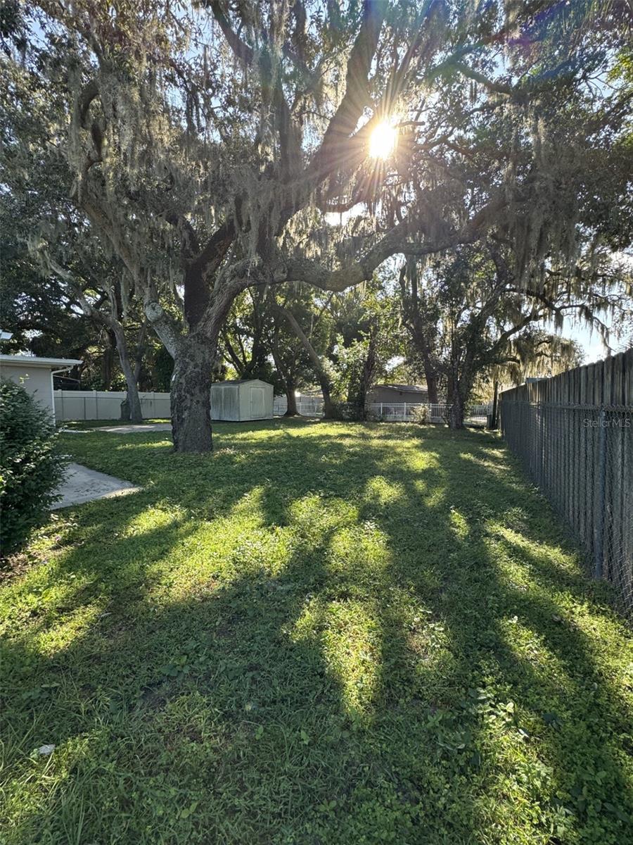 Image 2 of 34 For 518 Oak Lane