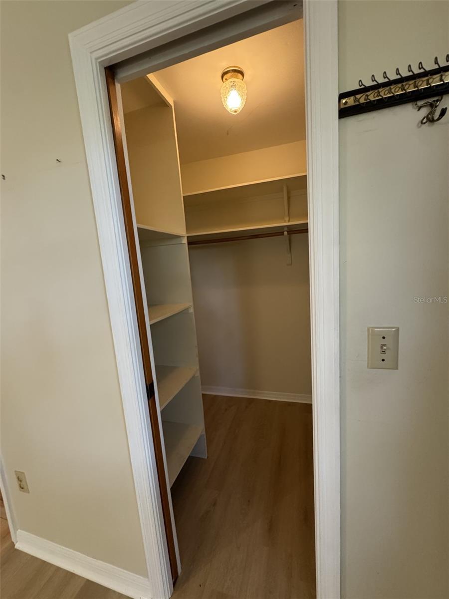 Image 20 of 34 For 518 Oak Lane