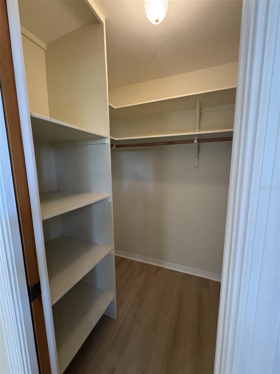 Image 21 of 34 For 518 Oak Lane