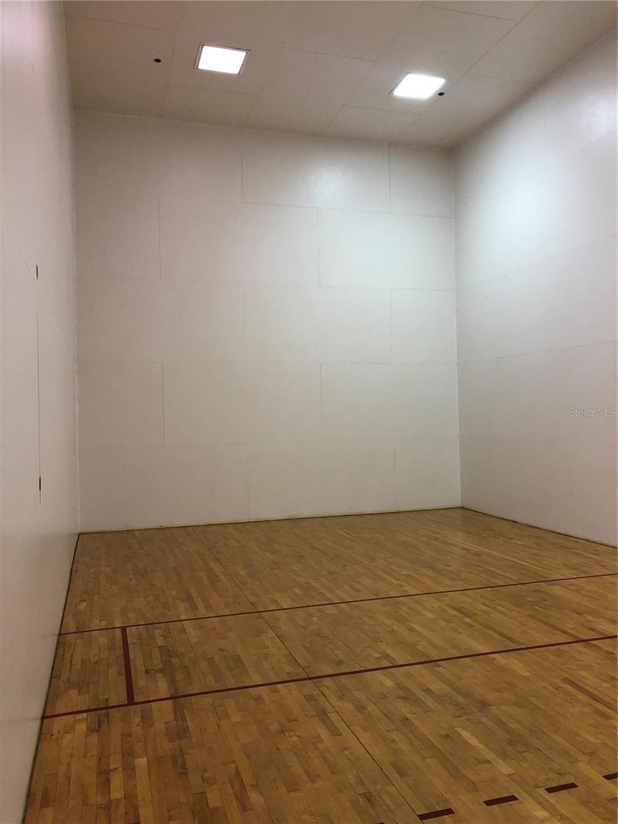 Image 22 of 45 For 5572 Metrowest Boulevard 5-105