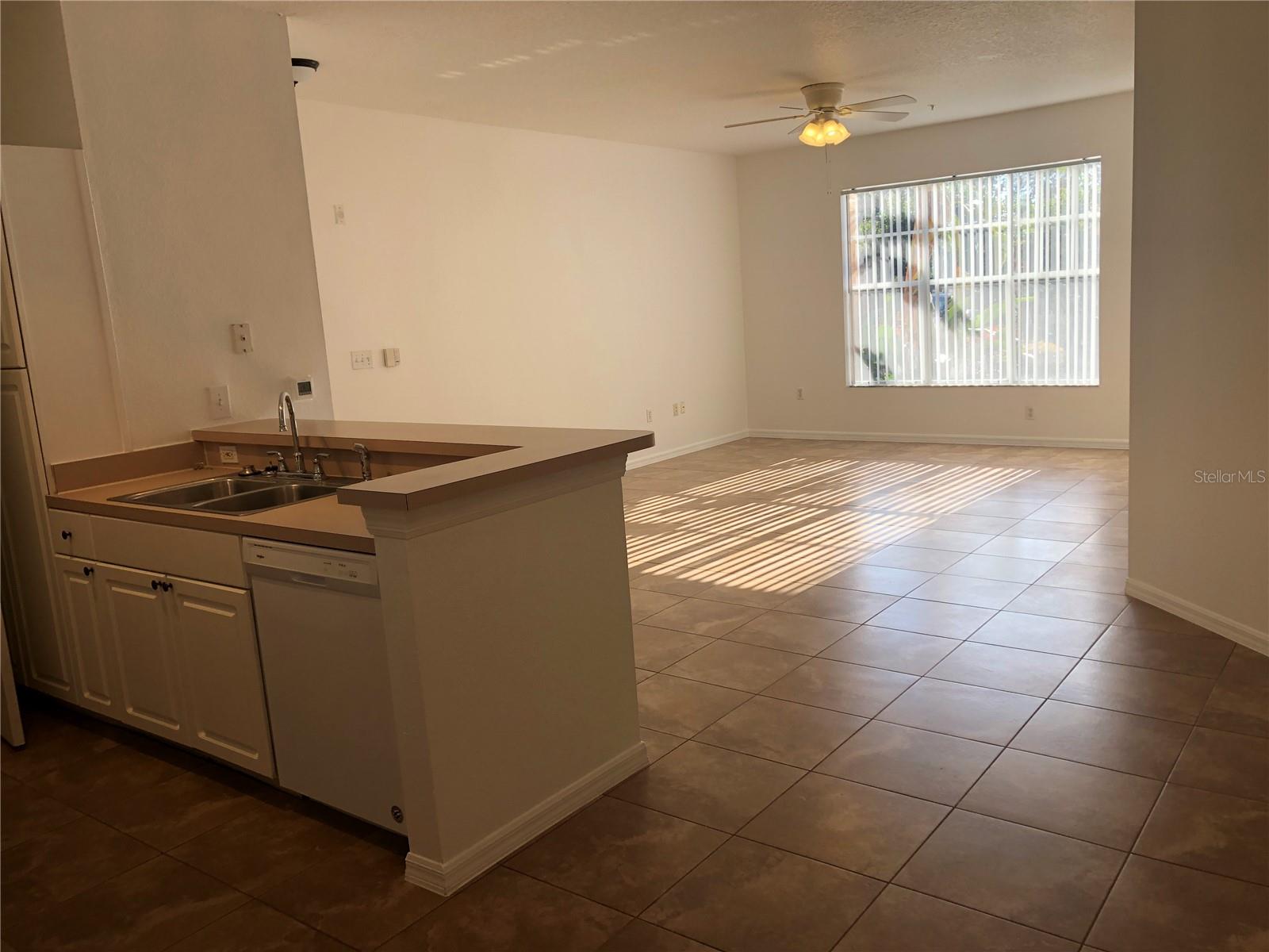 Image 9 of 45 For 5572 Metrowest Boulevard 5-105