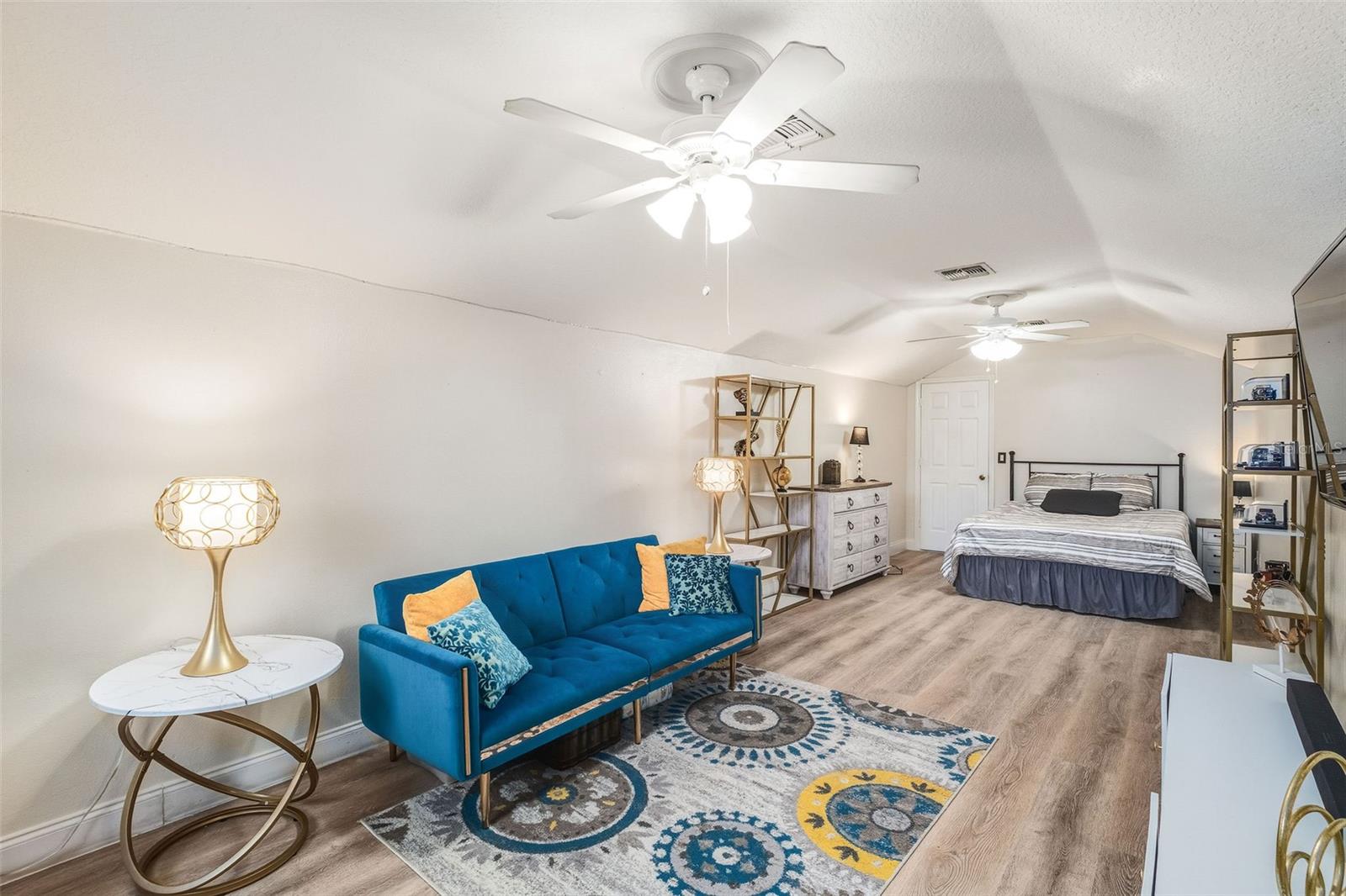 Image 23 of 42 For 13409 Via Roma Circle