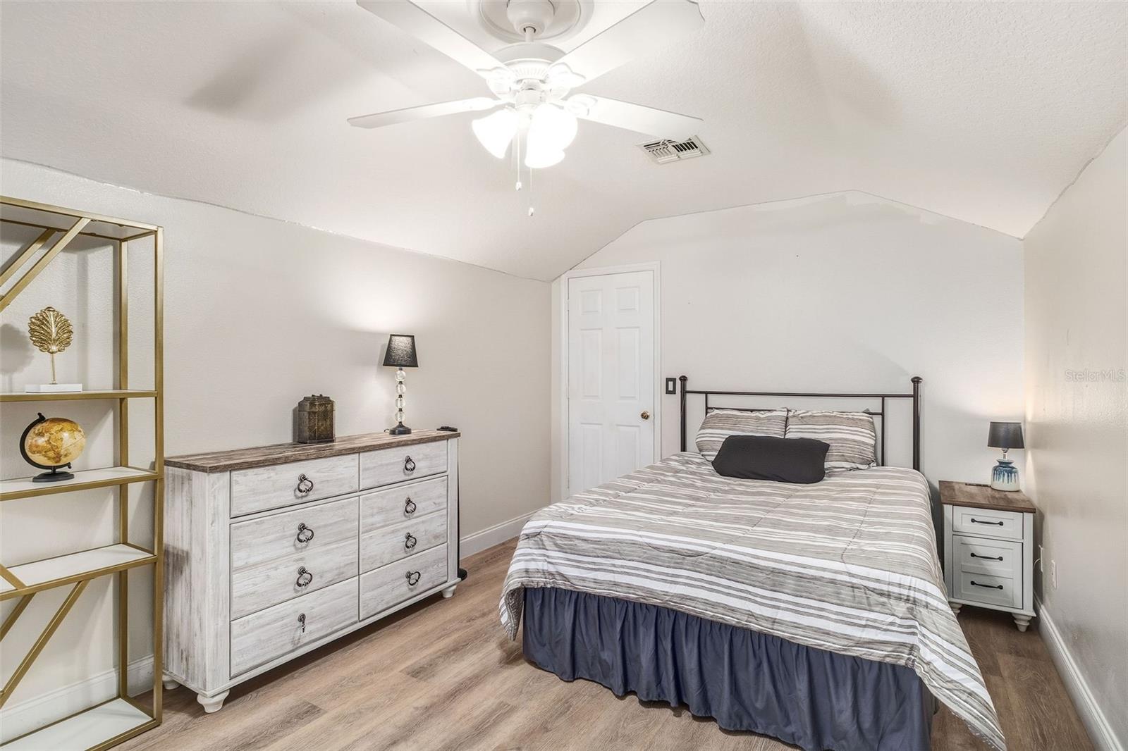 Image 25 of 42 For 13409 Via Roma Circle