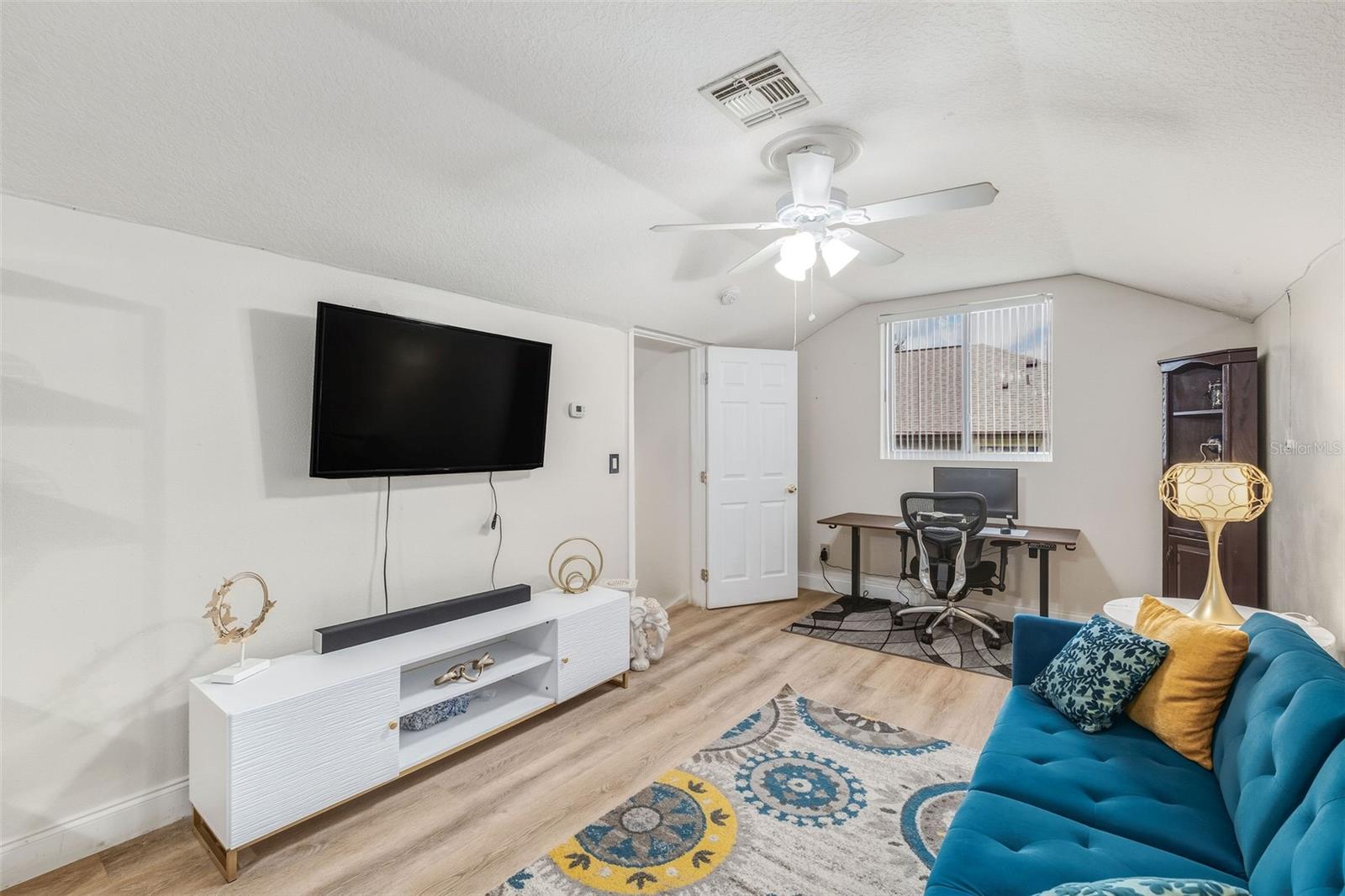 Image 27 of 42 For 13409 Via Roma Circle