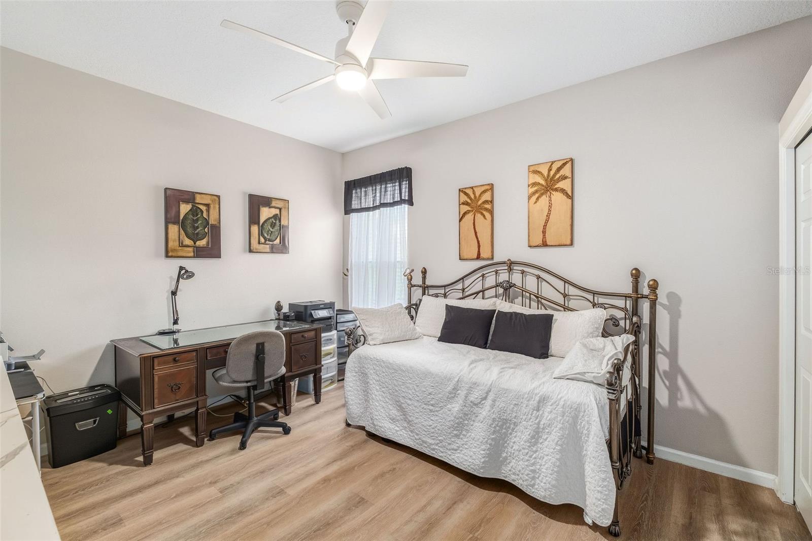 Image 28 of 42 For 13409 Via Roma Circle