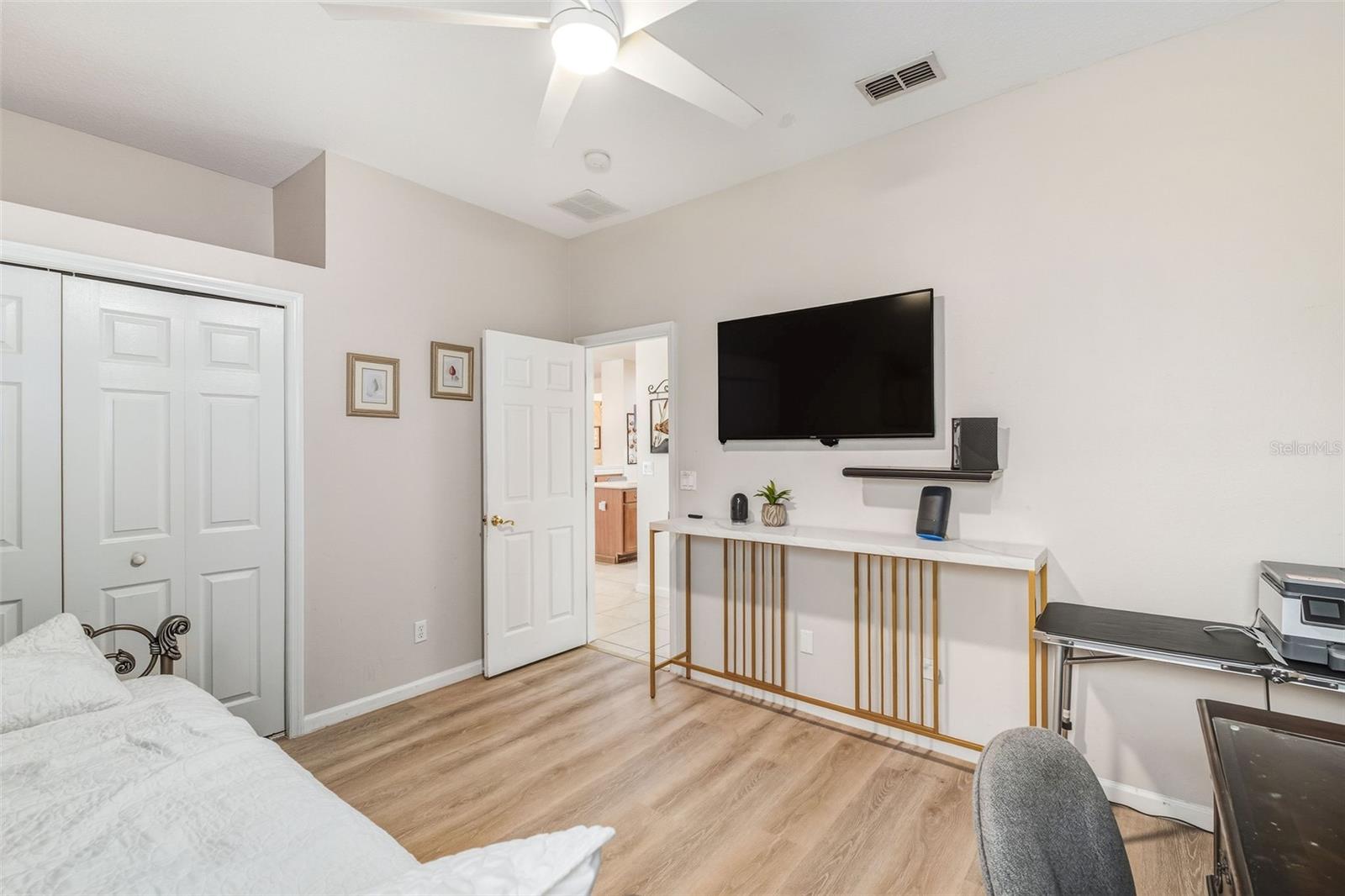 Image 29 of 42 For 13409 Via Roma Circle