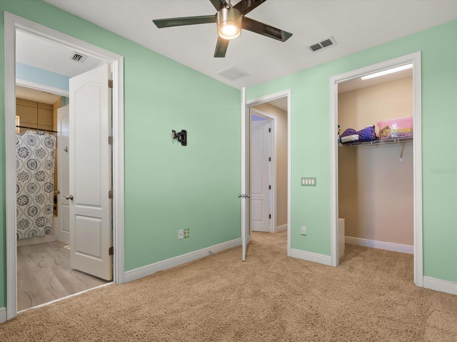 Listing photo id 10 for 14187 Millington Street