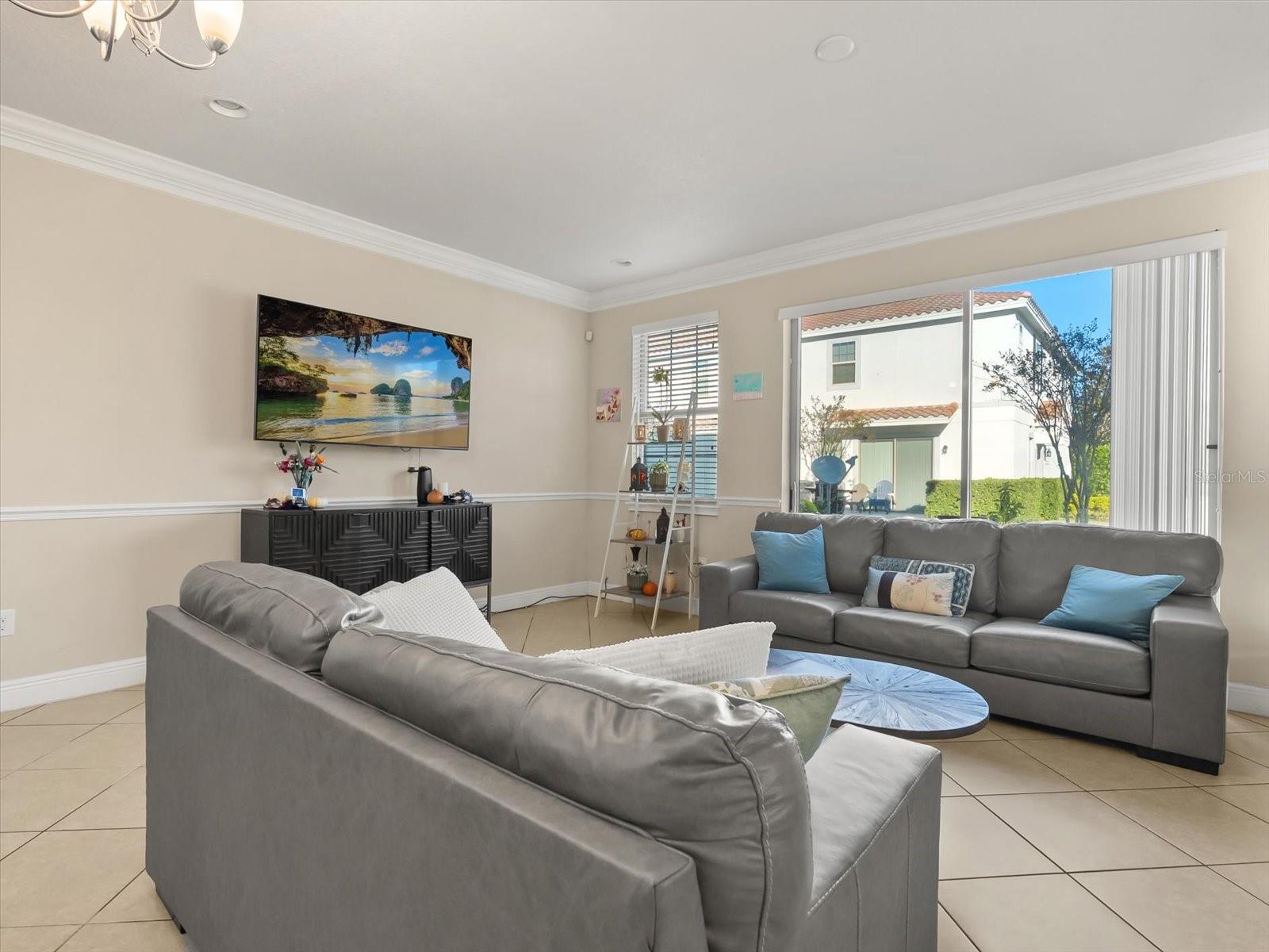 Listing photo id 5 for 14187 Millington Street