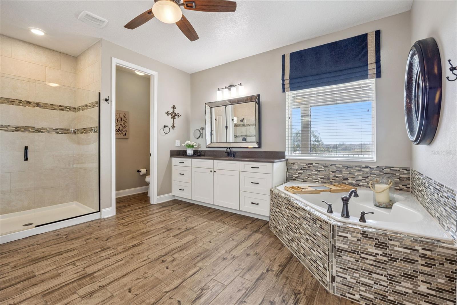 Image 25 of 56 For 16110 Johns Lake Overlook Drive