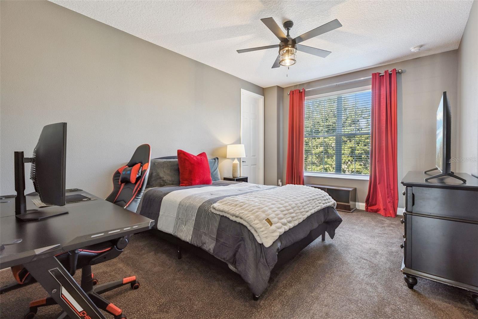 Image 32 of 56 For 16110 Johns Lake Overlook Drive