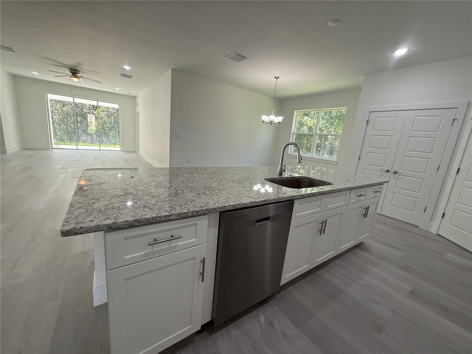 Listing photo id 9 for 10034 Darwin Way