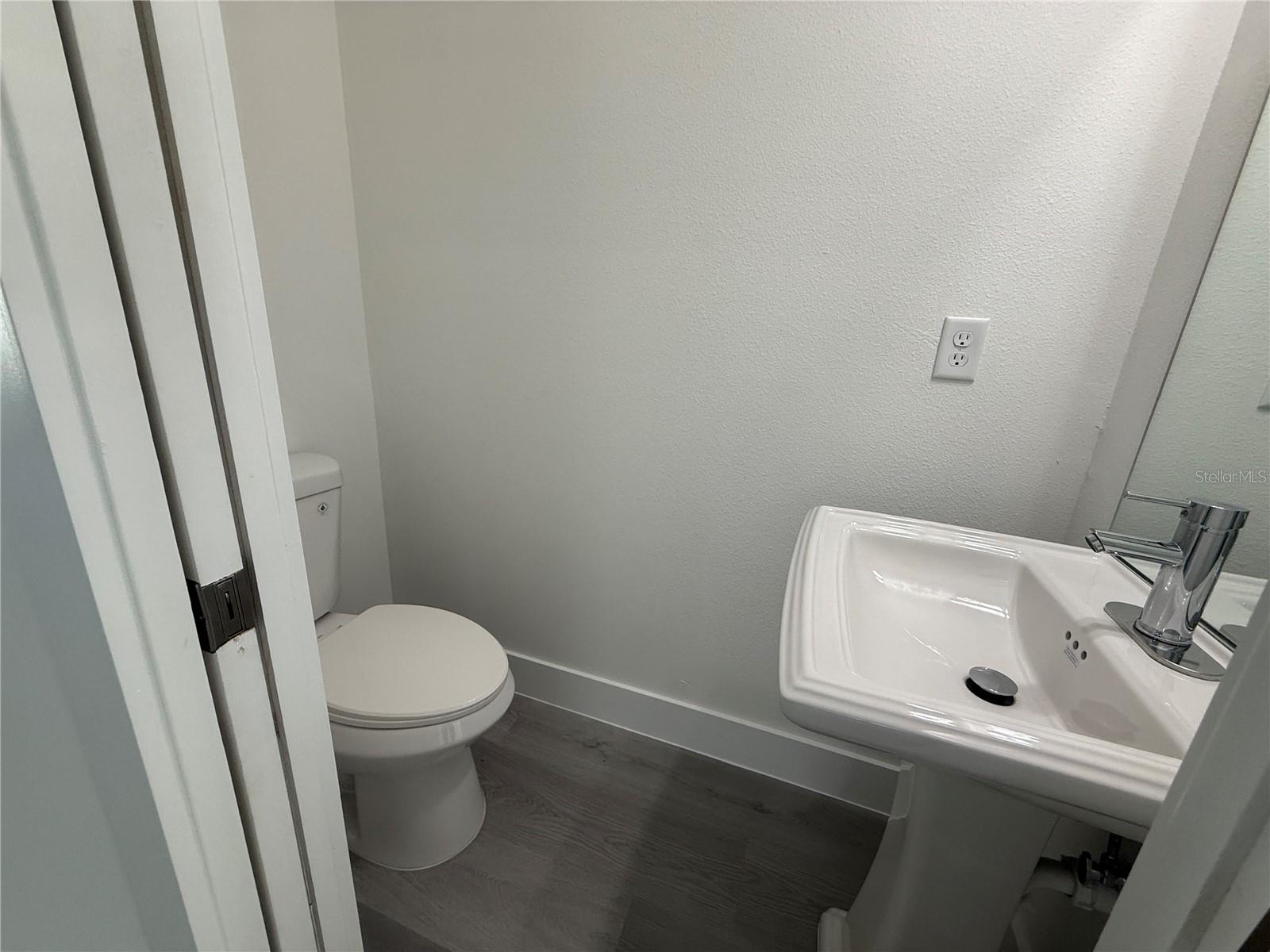 Listing photo id 15 for 10034 Darwin Way